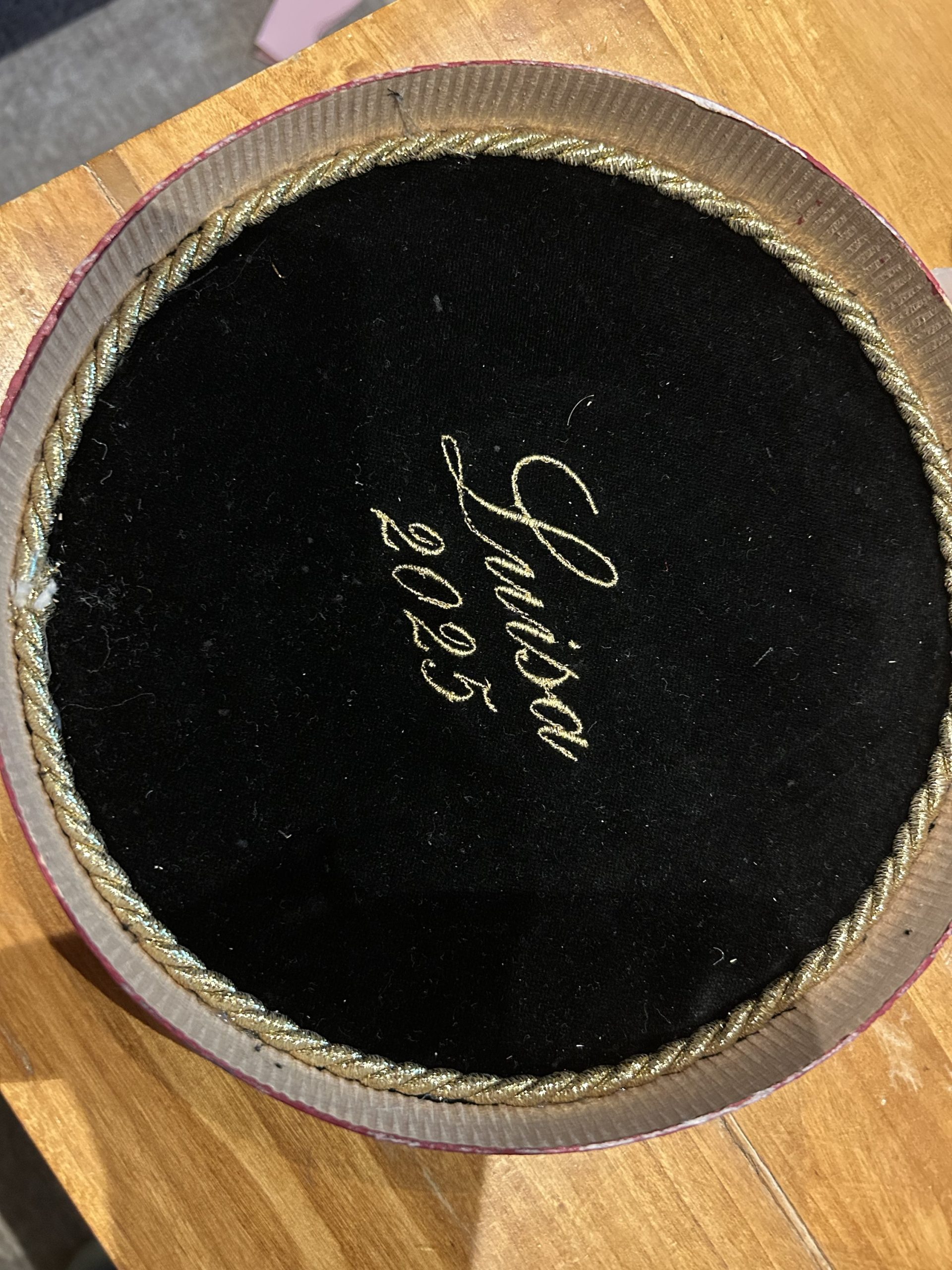 Goldhauben-Schachtel - stilvolle Aufbewahrung für ein wertvolles Kulturerbe – Bild 4