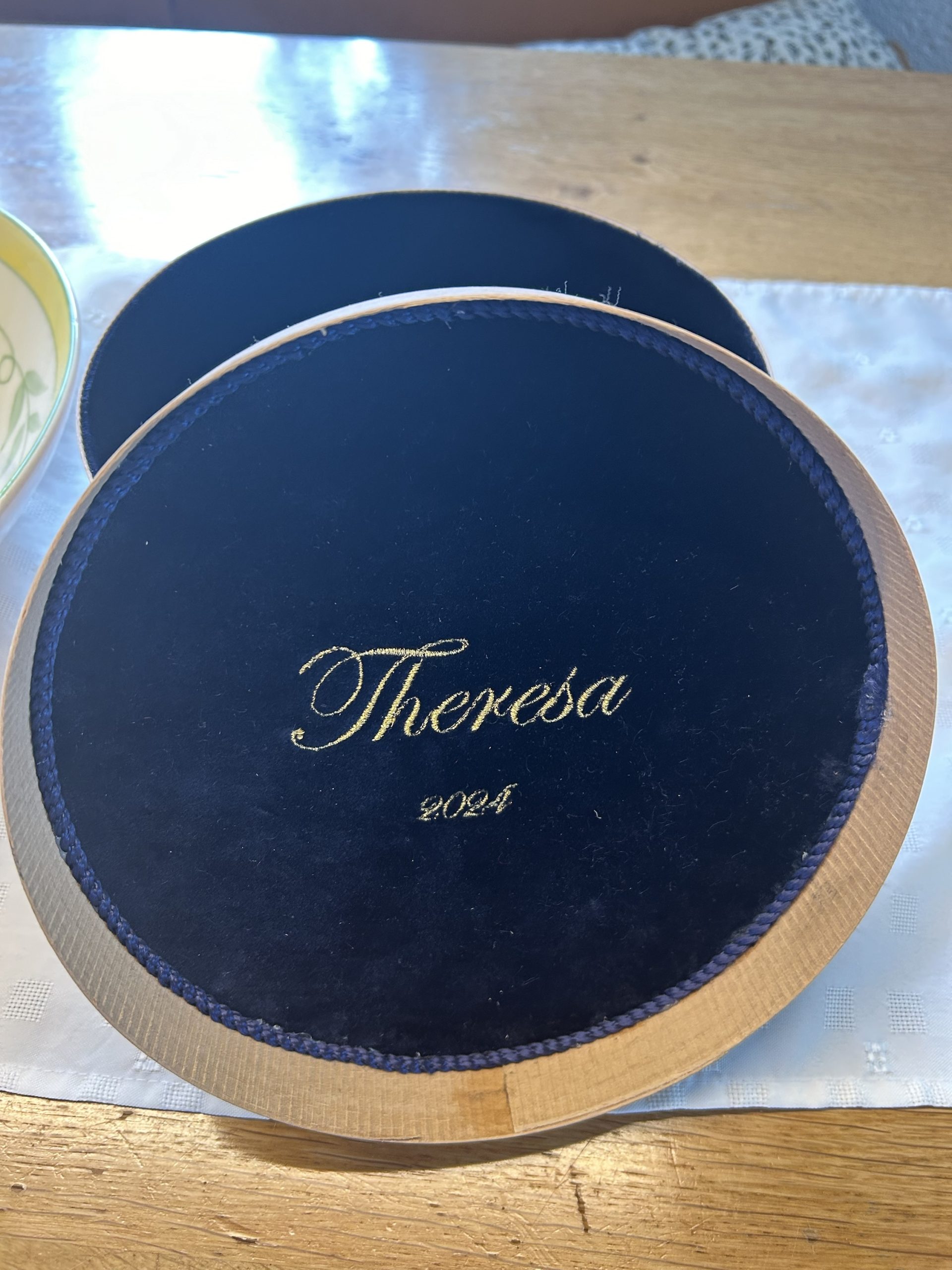 Goldhauben-Schachtel - stilvolle Aufbewahrung für ein wertvolles Kulturerbe – Bild 3